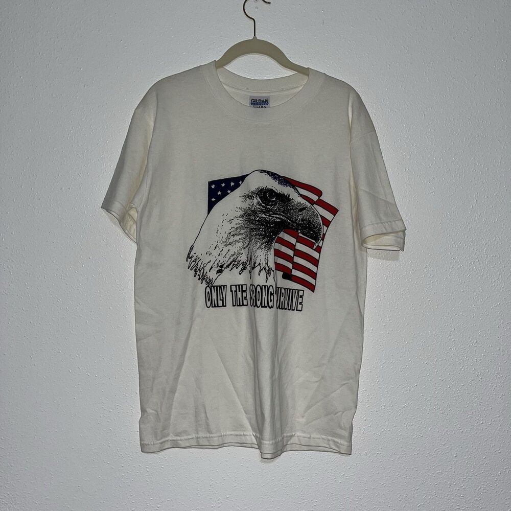 Vintage Gildan T-Shirt Size Medium USA Bald Eagle Flag Only The Strong Survive
